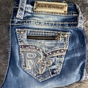 27 ROCK REVIVAL EASY STRAIGHT